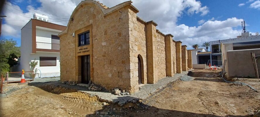 В Никосии при прокладке канализационных сетей задели древние зернохранилища