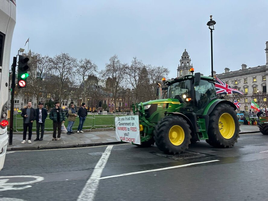 Фермеры Кипра начали протест и движутся в сторону президентского дворца