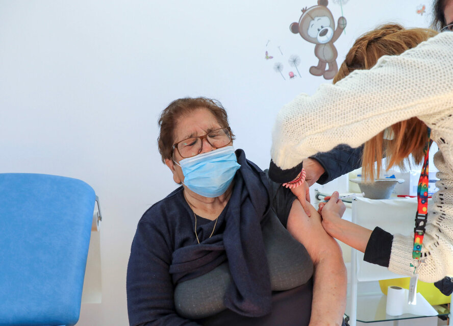 Коронавирус на Кипре: люди старше 70 лет могут сделать третью дозу прививки