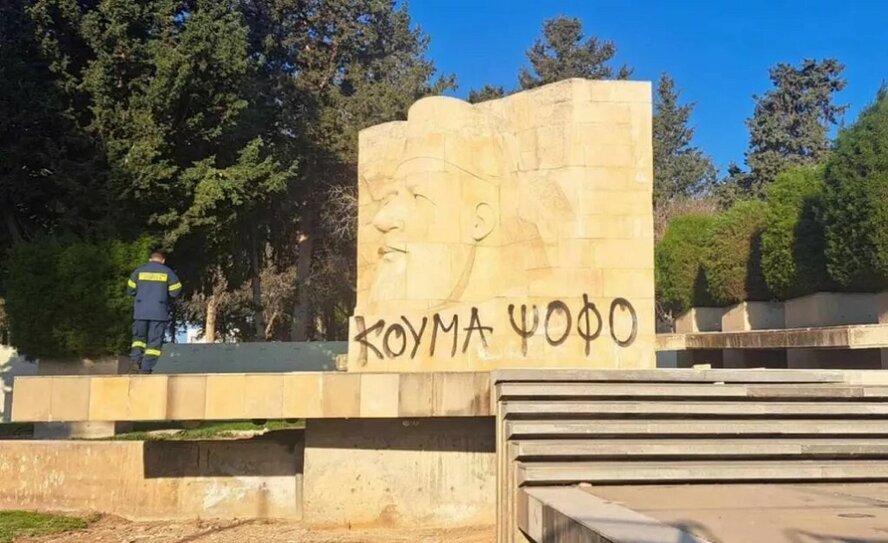 В Пафосе осквернен мемориал Макариоса