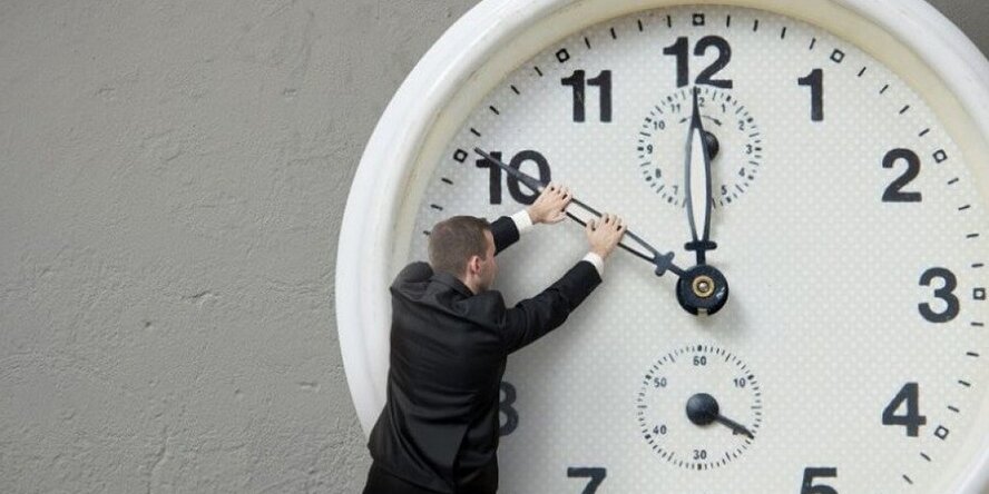 Кипр за неделю: перевели часы на час назад, жаль нельзя на год