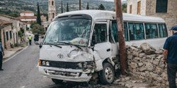 Авария со школьным микроавтобусом на Кипре: пострадали 13 человек