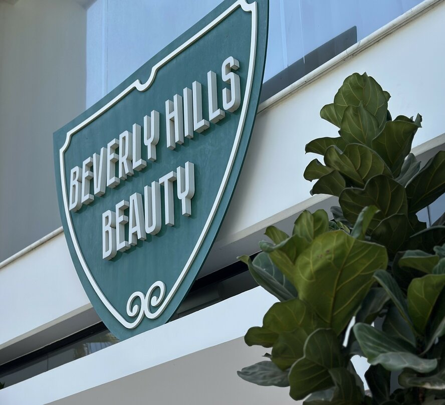 Beverly Hills — сеть салонов красоты, где роскошь встречается с передовыми технологиями Beverly Hills — сеть салонов красоты, где роскошь встречается с передовыми технологиями