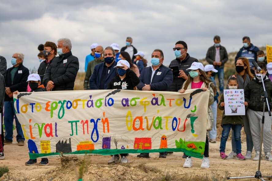 На Кипре состоялась акция протеста против переноса асфальтового завода в район Мицеро