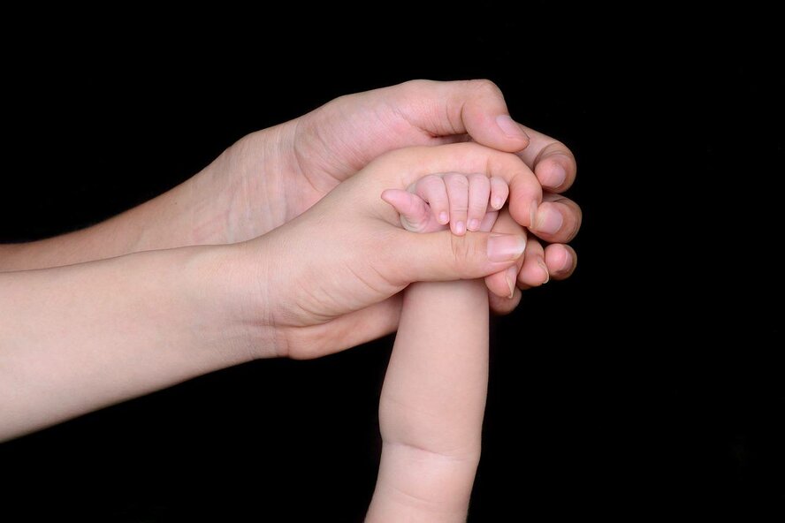 На Кипре за последние 5 лет подано более 280 заявок на усыновление детей