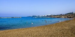 Коварный пляж в Пафосе, где постоянно тонули люди, отныне является безопасным