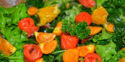 Лучшие рецепты здоровой кухни Кипра. Вкус, способный покорить миллионы гурманов, — салат с семгой, физалисом и сладким апельсином. Простой и быстрый в приготовлении