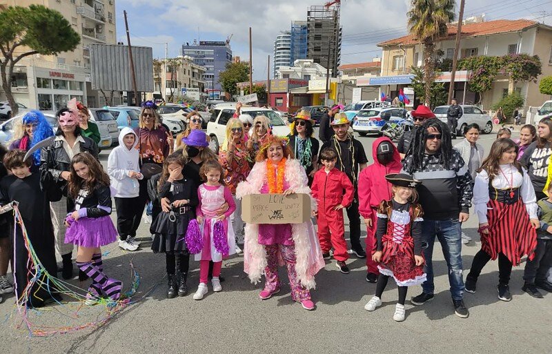 В Лимасоле вместо традиционного шествия состоялся карнавал на автомобилях