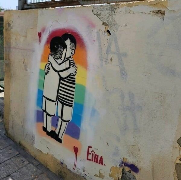 В Никосии напротив начальной школы появилось ЛГБТ граффити