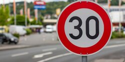 В центре Лимассола ввели ограничение скорости: максимум 30 км/ч