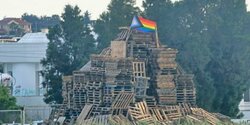 На Кипре в пасхальный костер отправились флаги ЛГБТКИ+, Турции и ТРСК