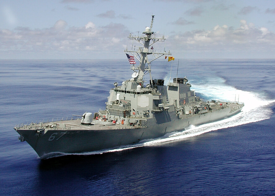 В порт Ларнаки зашел ракетный эсминец Военно-морских сил США USS Roosevelt