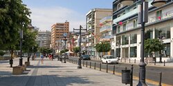Владельцы магазинов на улице Анексартисиас против, чтобы ее сделали пешеходной