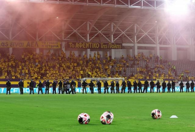 На Кипре 15 сентября из-за ожесточенных столкновений фанатов матч AEL — APOLLON был отменен На Кипре 15 сентября из-за ожесточенных столкновений фанатов матч AEL — APOLLON был отменен