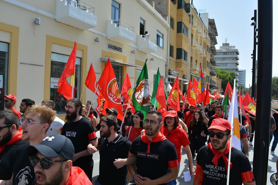 В честь 1 мая кипрские комсомольцы прошли маршем в Никосии, Лимассоле и Ларнаке