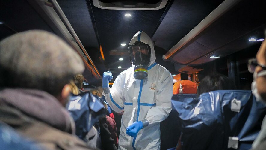 На борту самолета Москва-Ларнака обнаружили китаянку с симптомами коронавируса