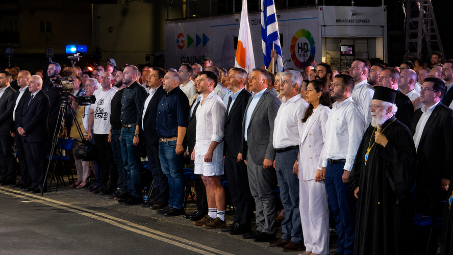 Фидиас Панайоту пришел на траурное мероприятие в пляжных шортах