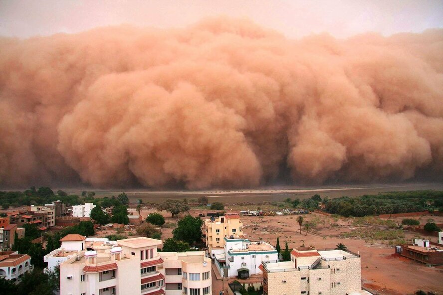 На Кипр надвигается пыльная буря