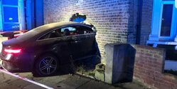 Пьяный водитель протаранил стену дома лондонского киприота