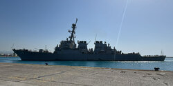 Американский эсминец USS The Sullivans прибыл в порт Лимассола
