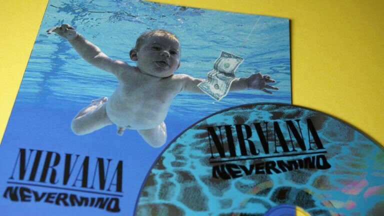 «Голый малыш» с обложки альбома Nirvana Nevermind подал в суд на музыкантов за порнографию