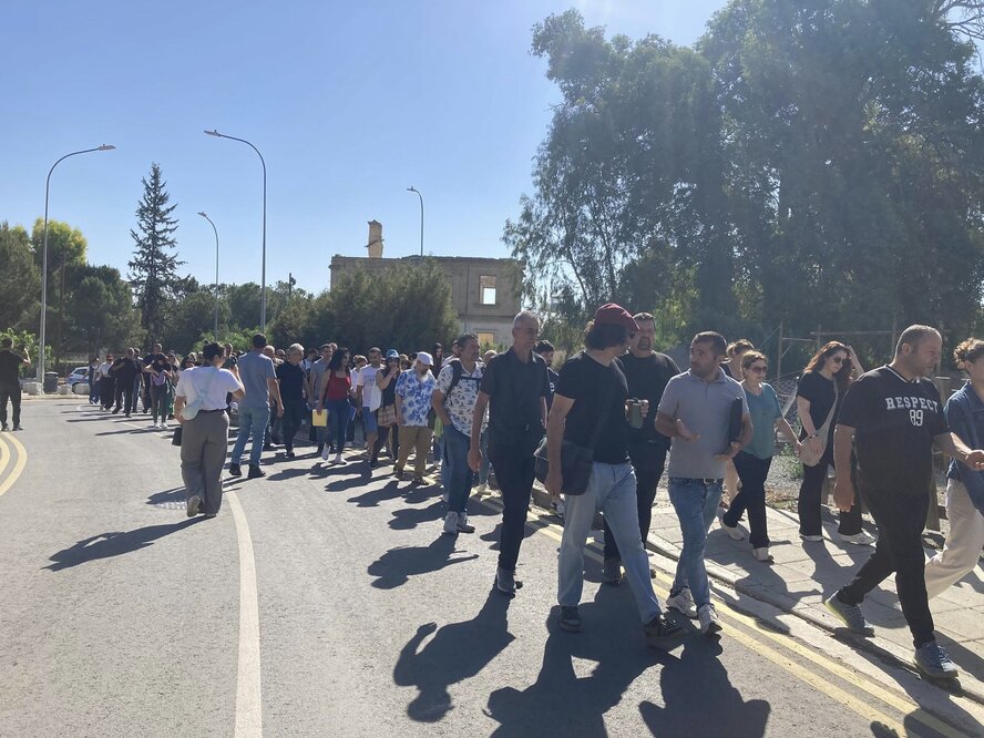 Протест в Никосии: дети от смешанных браков требуют гражданства Кипра Протест в Никосии: дети от смешанных браков требуют гражданства Кипра