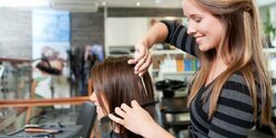 Женщины на Кипре стали реже посещать парикмахерские и салоны красоты