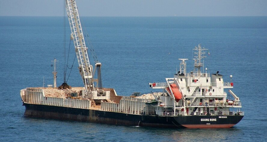 Грузовое судно под флагом Кипра село на мель в Тоскане Грузовое судно под флагом Кипра село на мель в Тоскане
