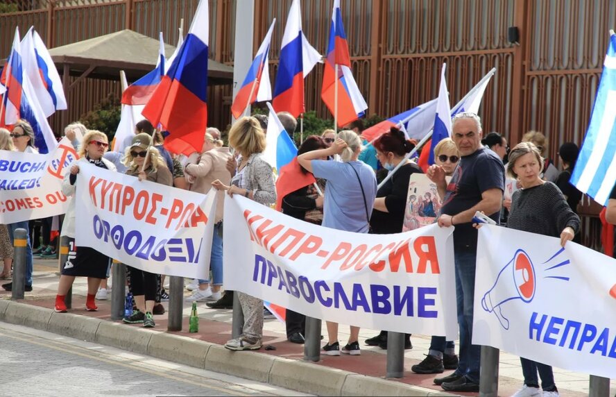 По улицам Никосии пронесли пятидесятиметровый флаг России