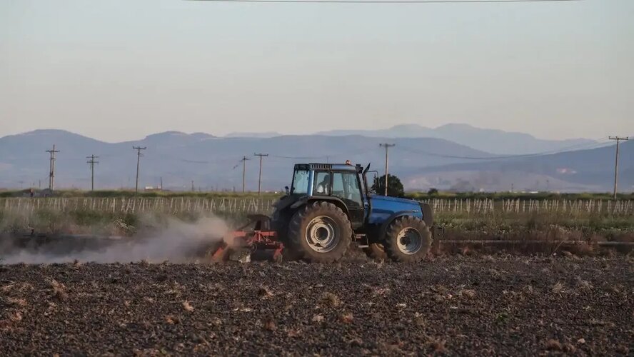 Трагедия в Пафосе: 80-летний фермер погиб под колесами собственного трактора