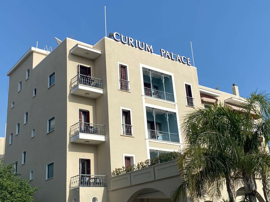 На месте отеля Curium Palace в Лимассоле появится 13-этажный деловой центр На месте отеля Curium Palace в Лимассоле появится 13-этажный деловой центр