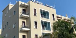 На месте отеля Curium Palace в Лимассоле появится 13-этажный деловой центр