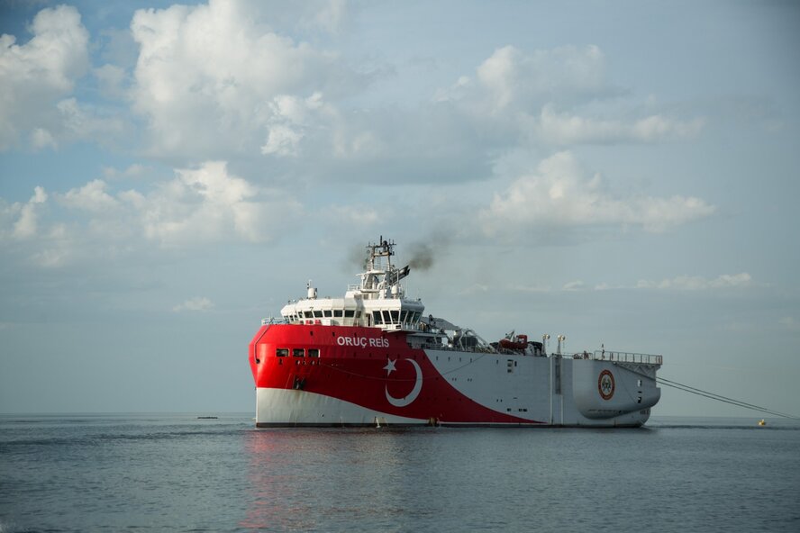 Турция продолжает незаконное бурение на шельфе Кипра