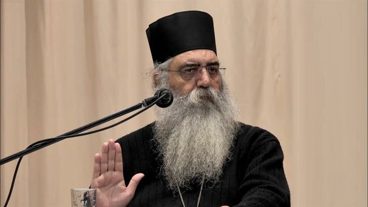 Кипрского Епископа Морфу судят, потому что он отказывается носить маску