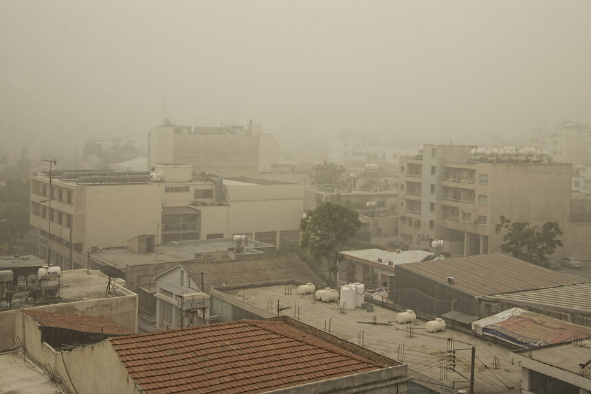 Над Кипром снова нависло мощное облако пыли!