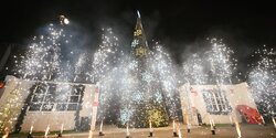 Около магазинов сети «Альфамега» на Кипре зажгли рождественские елки