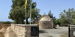 Каменная часовня на берегу Лиопетри: древнее святилище святого Георгия
