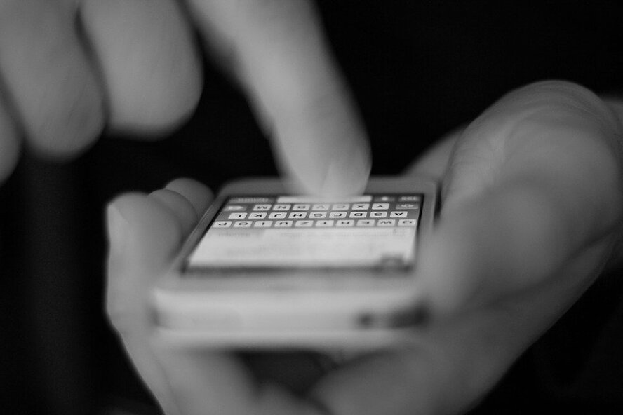 Жители Кипра отправили почти миллион СМС на номер 8998 за последние четыре дня