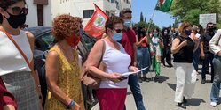 На Кипре женщины протестуют против решения не наказывать полицейских, проспавших маньяка. Опрос