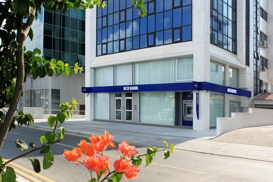 Кипрский RCB Bank, акциями которого владел ВТБ, намерен прекратить розничный бизнес
