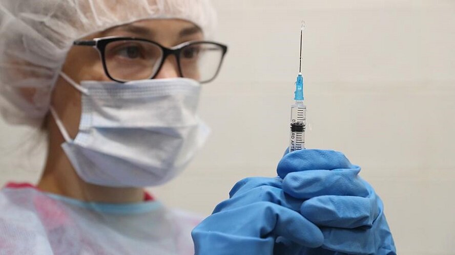 Третья, классическая вакцина от COVID-19 зарегистрирована в РФ