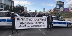Жители разгромленной беженцами Хлораки вышли с акцией протеста
