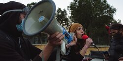 Кипрская молодежь выбирает пляж и клубы вместо участия в уличных протестах и политике