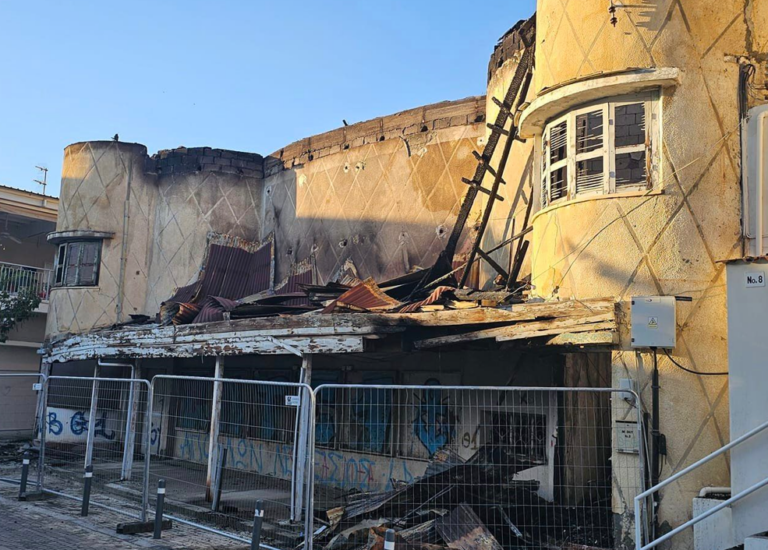 Пожар в здании кинотеатра «Аполлон» в Лимассоле