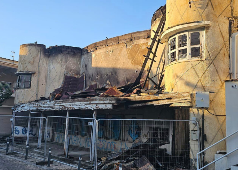Пожар в здании кинотеатра «Аполлон» в Лимассоле Пожар в здании кинотеатра «Аполлон» в Лимассоле