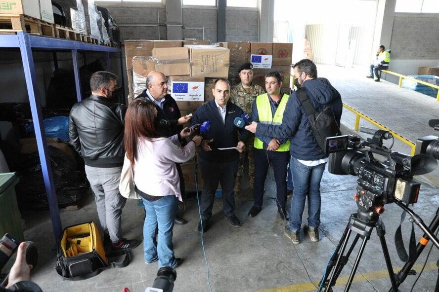 Кипр собрал 15 контейнеров гуманитарной помощи для Украины