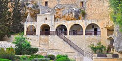 В монастыре Святого Неофита появился природный водопад