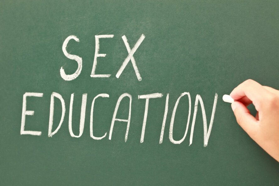 27 организаций на Кипре призывают прекратить распространение дезинформации о половом воспитании