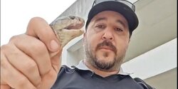 Главный кипрский серпентолог поехал в Таиланд и поцеловал черную кобру