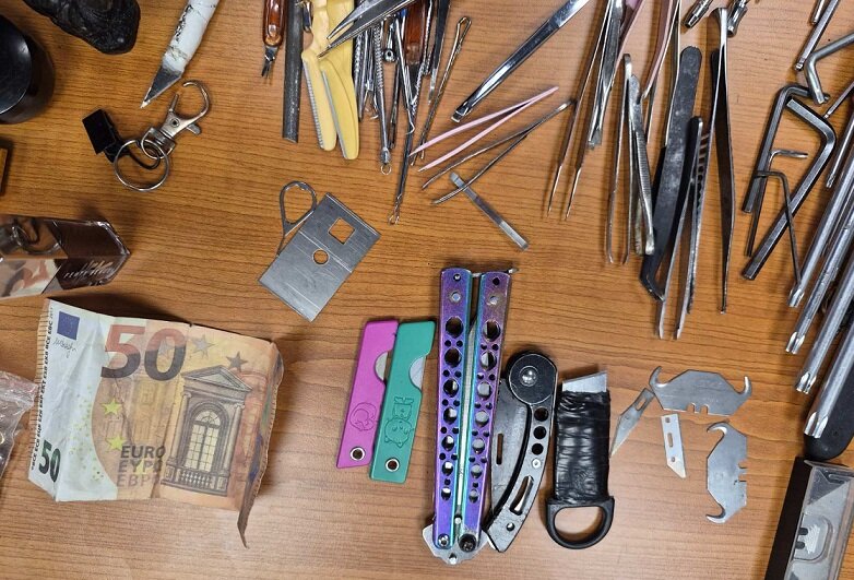 В одном из парков Никосии арестован мужчина с арсеналом оружия и награбленным